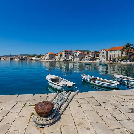 I Bambi Gasthuis Kaštela